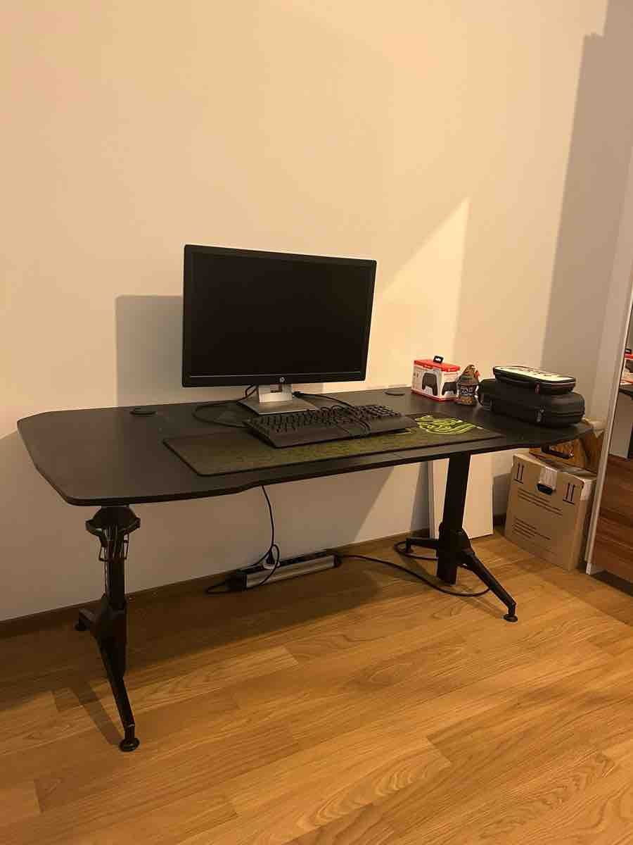 Scrivanie: Gaming Desk black used condition – Usato da Buchs SG venduto da mar_t7nv