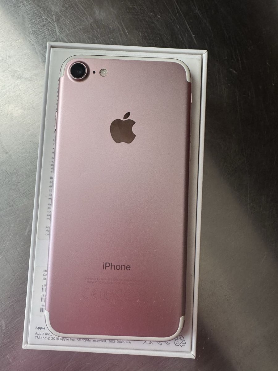 Apple Telefoni cellulari / Smartphones: iPhone 7 128GB Rosa gut erhalten mit Verpackung – Usato da Berneck venduto da sin_y2pb