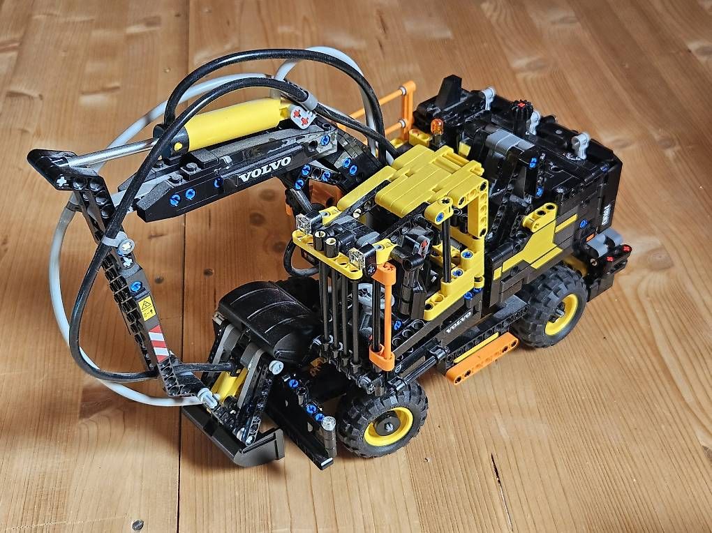 Lego Kit di costruzioni: LEGO Technic 42053  Volvo EW160E – Usato da Sargans venduto da Native7