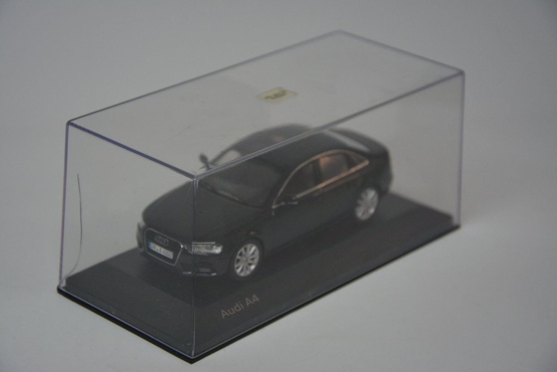 Audi Modellini d'auto: Audi A4 Limousine , Minichamps , 1:43 – Nuovo (secondo la descrizione) da Goldach venduto da Feivel9 1