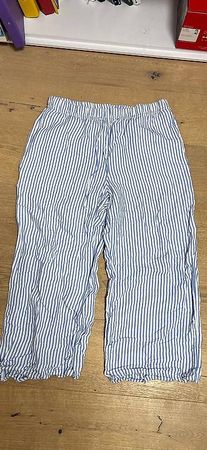 blau-weisse Leinenhose