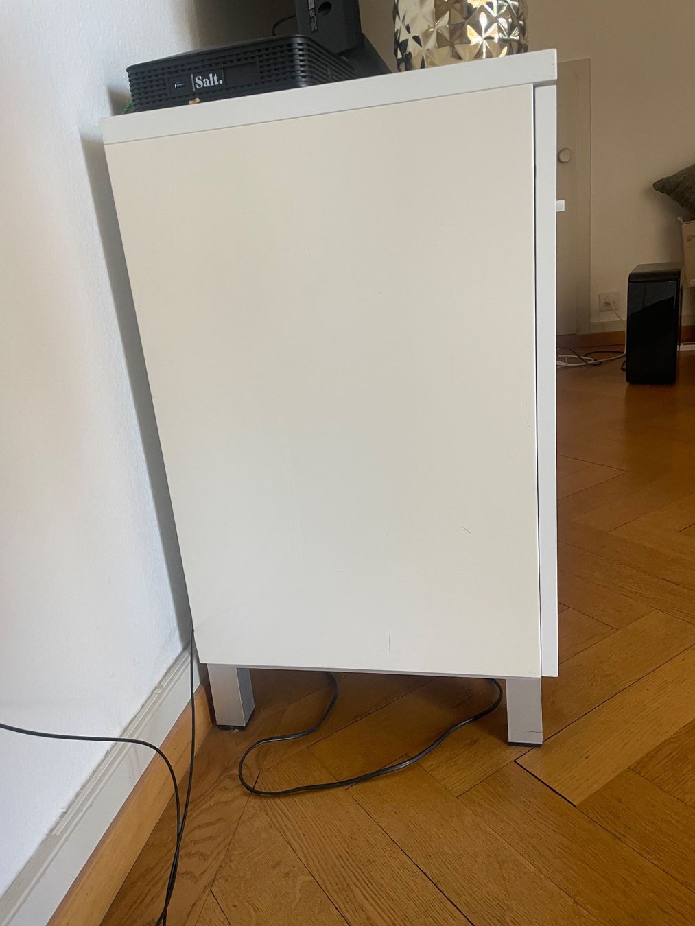 TV Möbel: Weisses Sideboard mit 2 Türen & 2 Schubladen – Gebraucht aus Zürich von Bealex96 1