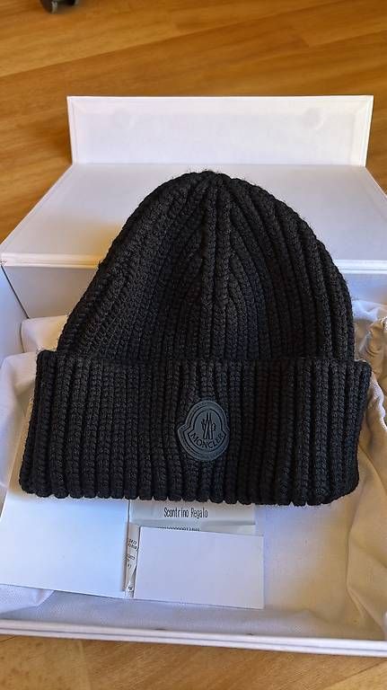 Chapeaux, bonnets & casquettes: Cuffia Moncler  – D'occasion à Riva San Vitale par ame_rtg5