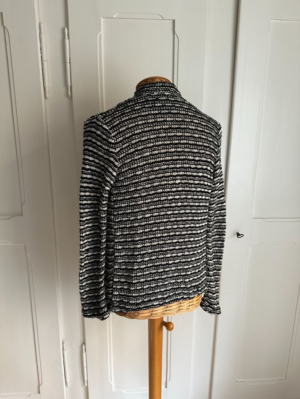 Zara Jacken: ZARA - Strickjacke schwarz-weiss S – Gebraucht aus Zürich von Diazaio 2