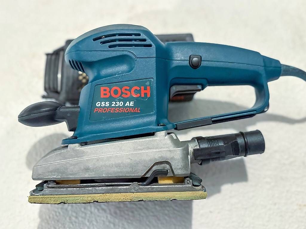 Smerigliatrici & Lucidatrici: Bosch GSS 230 AE Professional  Schwingschleifer – Usato da Ebikon venduto da Leonidas2 1