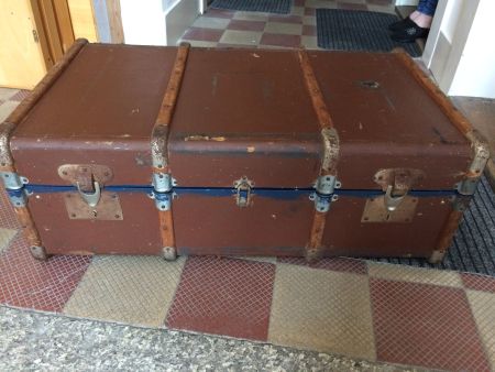 Valise ancienne de voyage, vintage, coffre, malle, déco