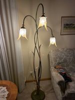 Steh- und passende Deckenlampe