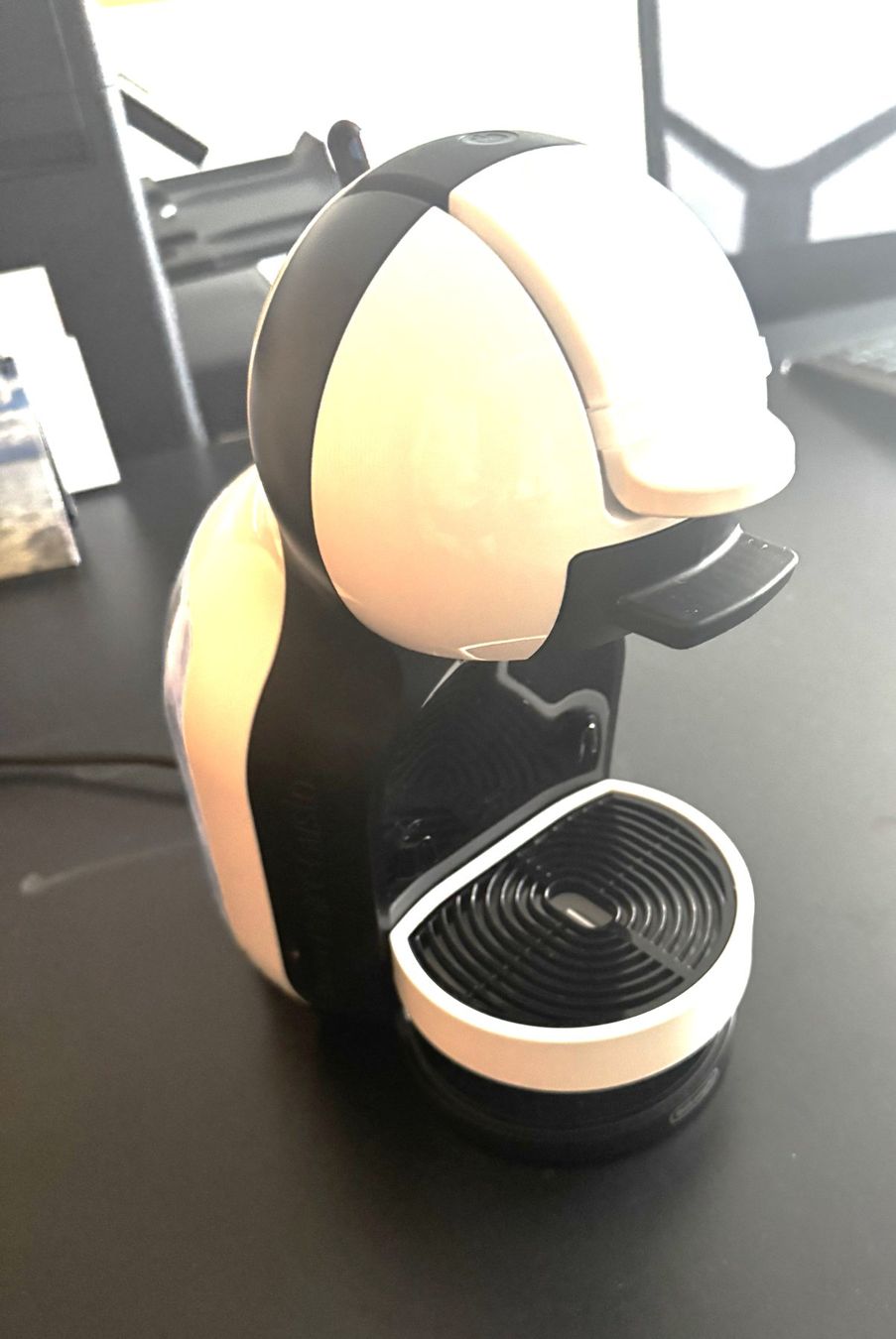 De'Longhi Kaffeemaschinen & Espressomaschinen: Machine à café Nespresso DeLonghi Dolce Gusto blanche – Gebraucht aus Tatroz von DanielCut