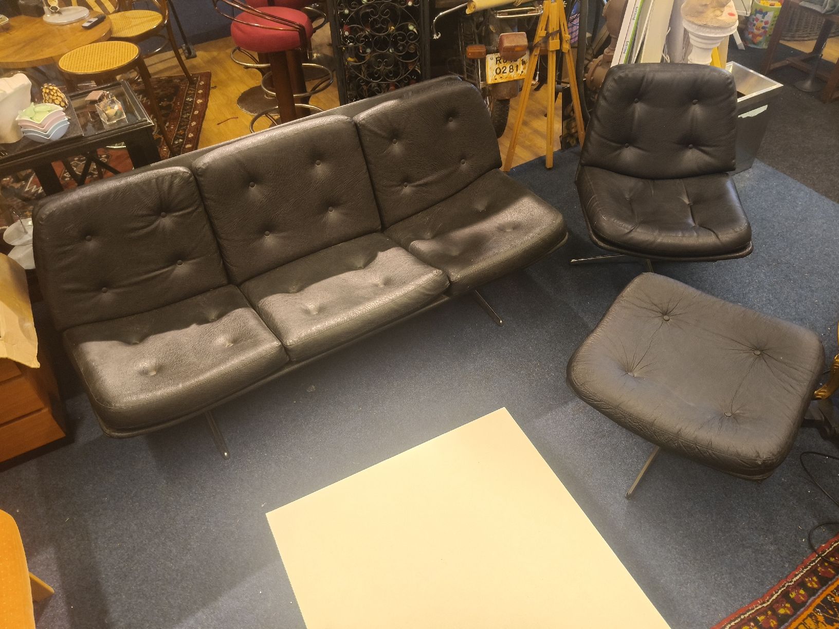 Divani: Mid-Century Modern model "Mila" sofa mit Sessel und Hocker – Usato da Zwingen venduto da inf_2blh 1
