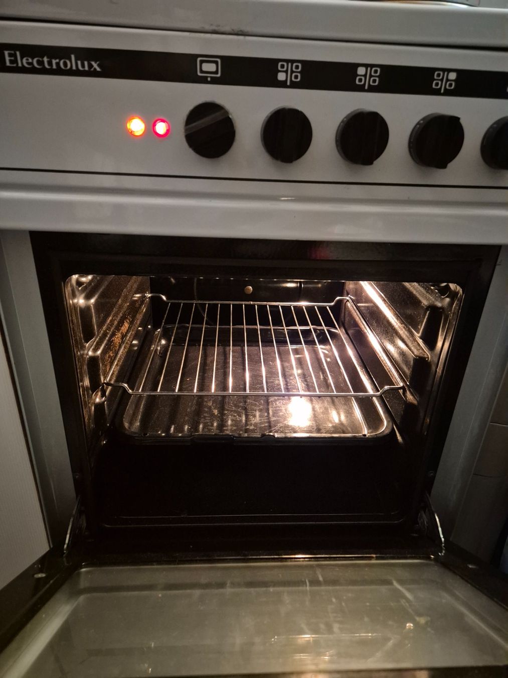 Electrolux Herde: Cuisinière électrique Electrolux fonctionnelle – Gebraucht aus Lausanne von mly_j8yp 2