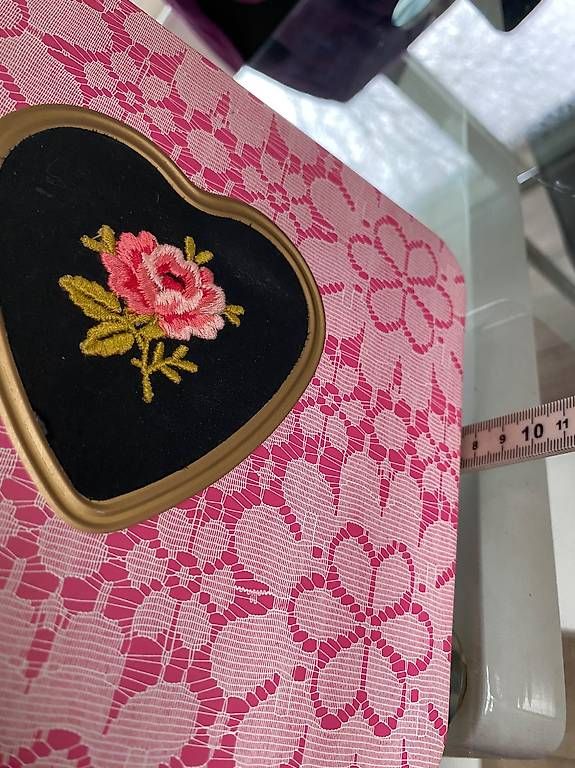 Contenitori & Simili: Vintage Keksdose mit Stickmotiv – Usato da Hausen AG venduto da corinne_g 3