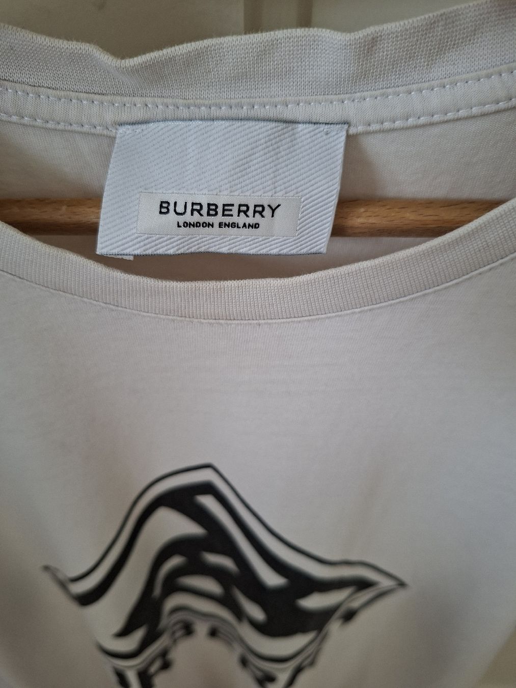 Burberry T-shirt: T-shirt Burberry Beige, taille M – Usato da Renens VD venduto da ser_j2fn 2