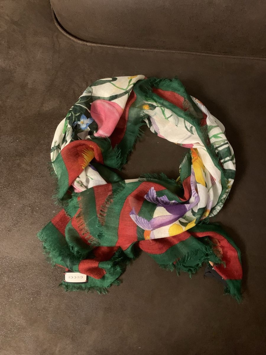 Gucci Foulards, Tücher & Schals: Gucci Foulard  – Gebraucht aus Bergdietikon von zor_856j 4
