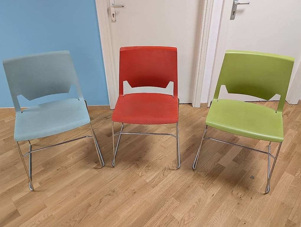 Sedie: 29 chaises empilables – Usato da Genève venduto da Association_S5 1