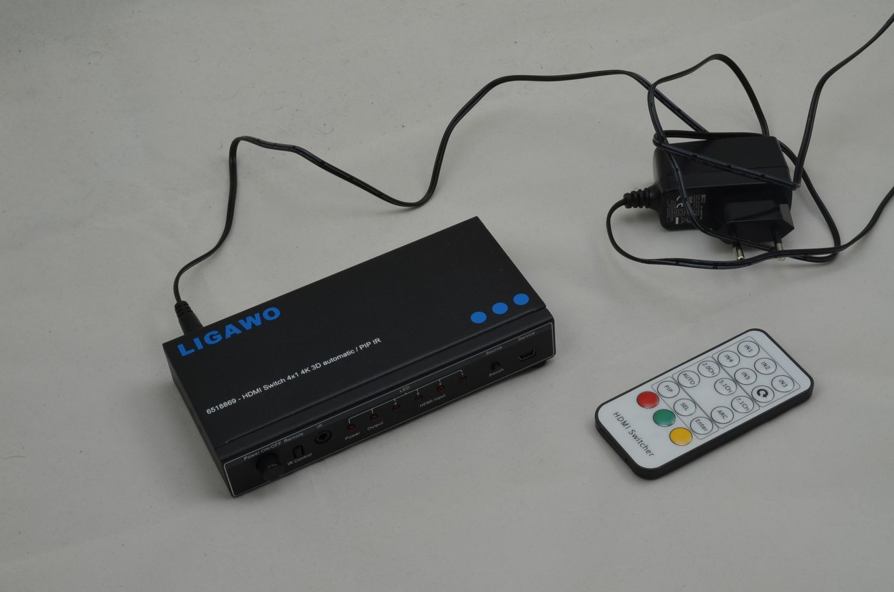 Cavi: HDMI Auto Switch 4x1 4K 3D PIP – Usato da Buchs AG venduto da SellAndBuyX