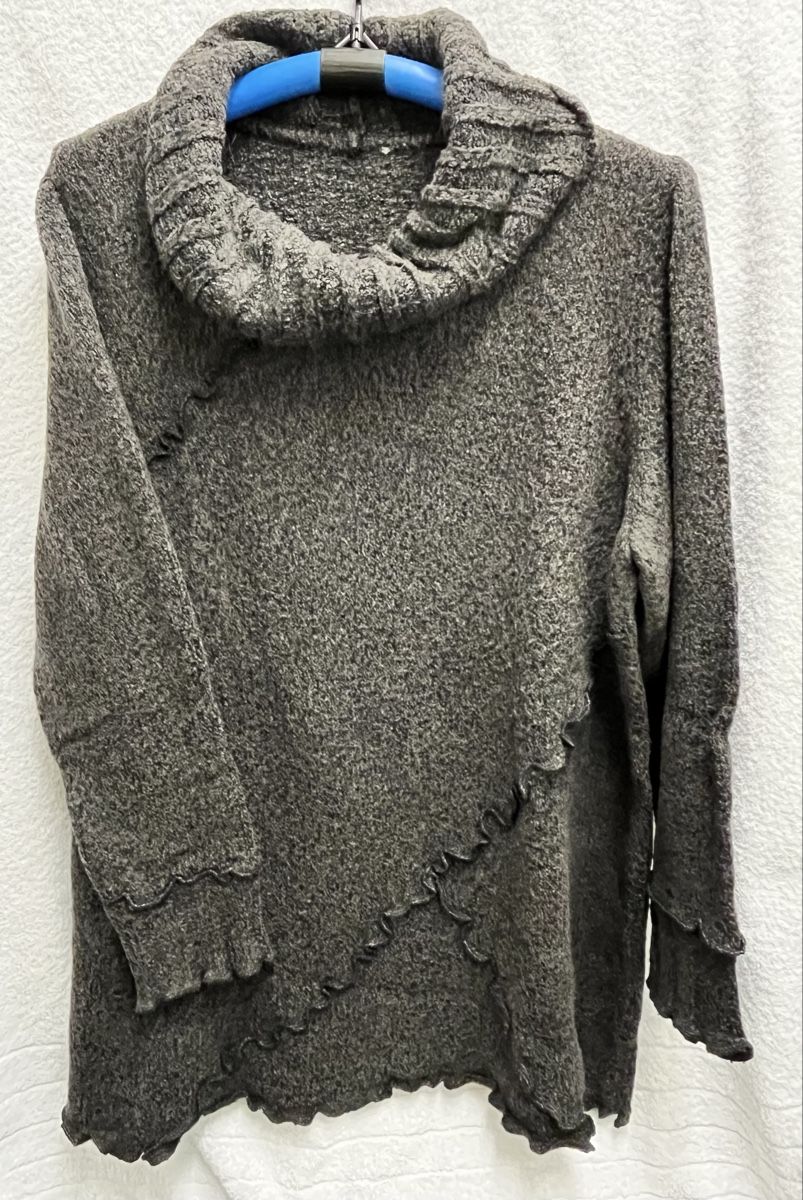 Pullover & Sweatshirts: Warmer Rollkragenpullover – Neu (gemäss Beschreibung) aus Eglisau von regulmei