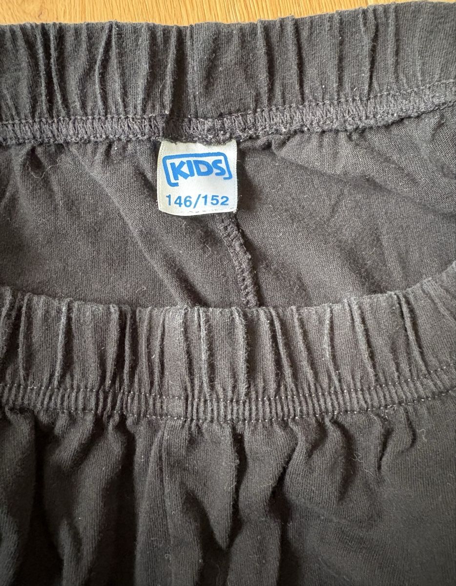 Pyjamas: Schlafanzug Grösse 146/152 – D'occasion à Eglisau par SN_BEX 2
