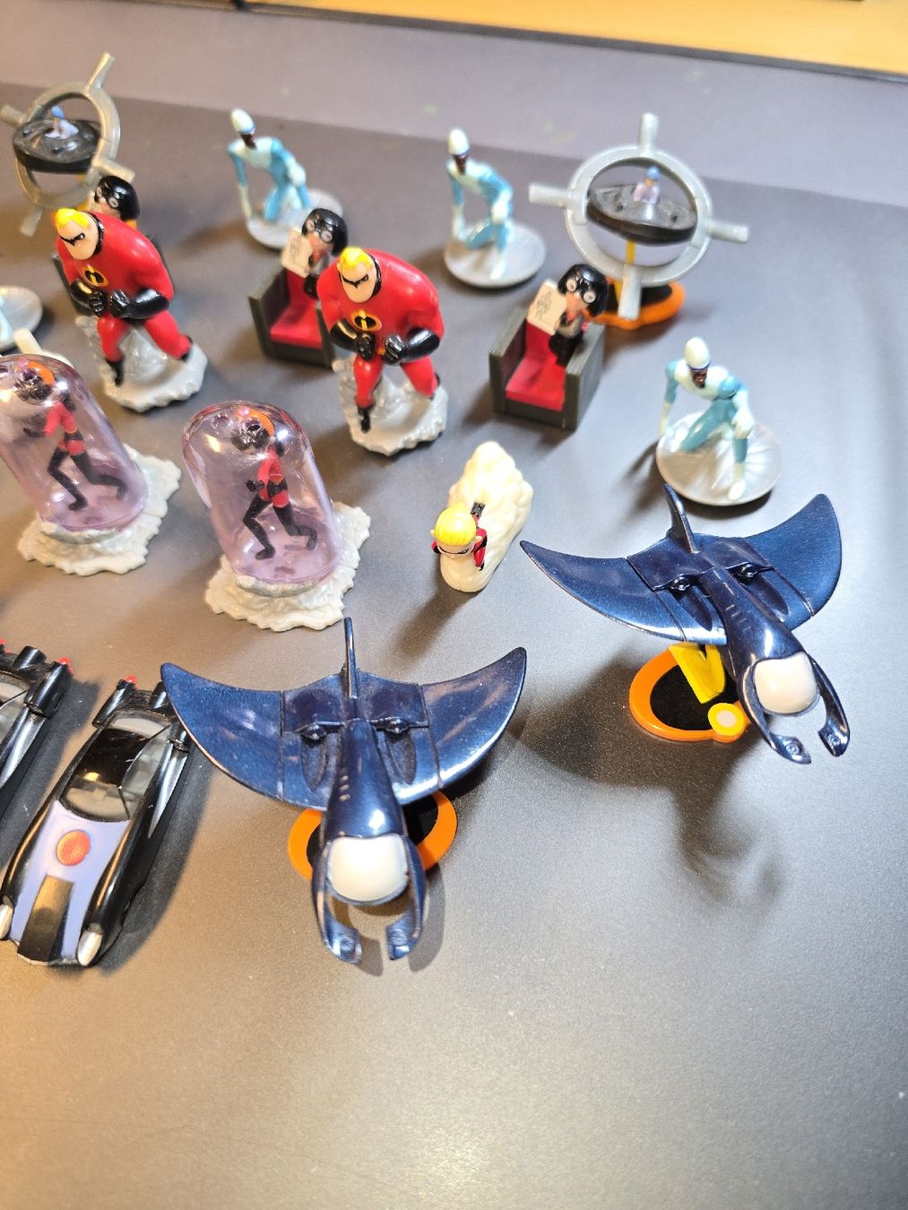 Disney Statuette: Ü-Eier Sammlung Incredible 💥 ab 1Fr – Nuovo (secondo la descrizione) da Elsau venduto da oli_2tdc 1