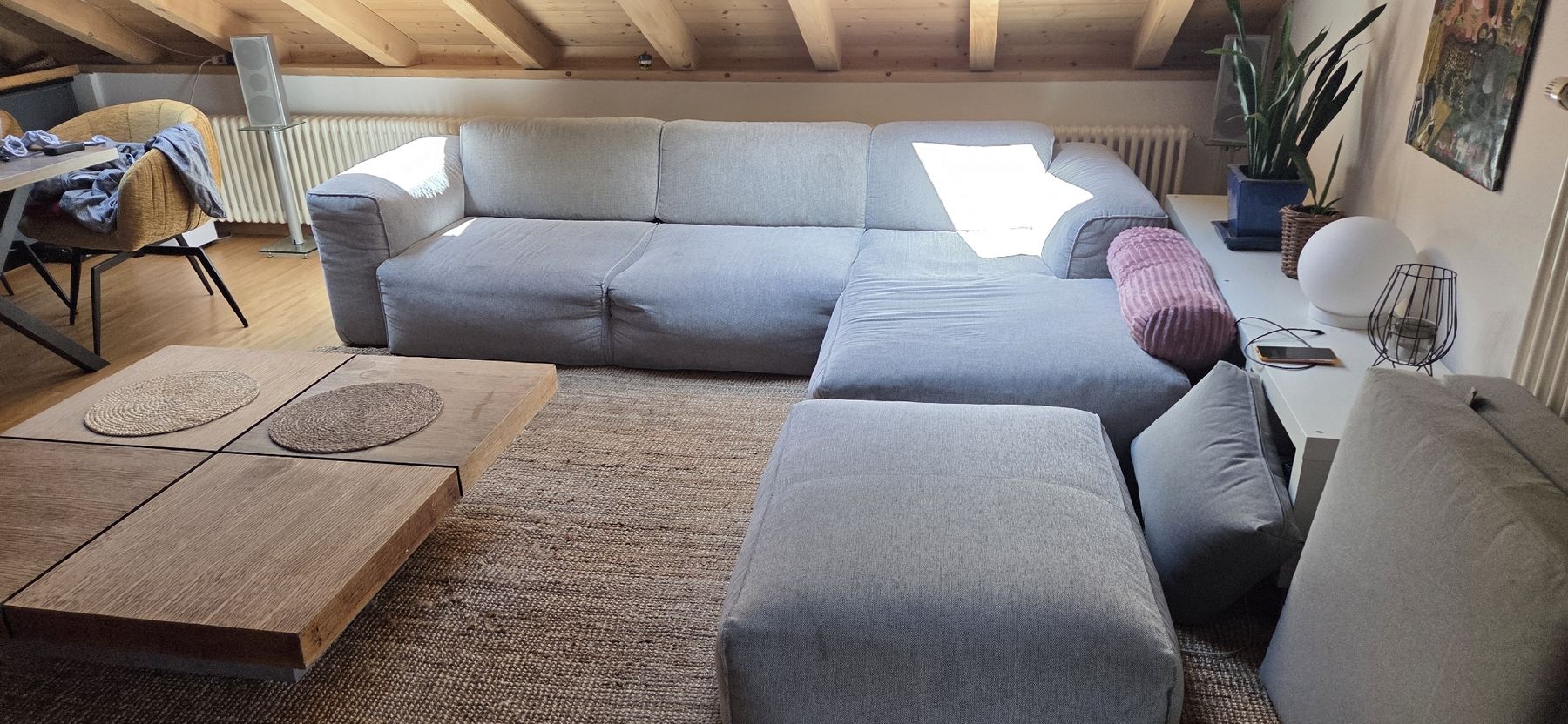 Divani: Ecksofa grau mit Hocker guter Zustand. – Usato da Effretikon venduto da knust234 1
