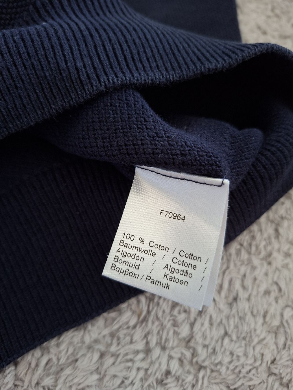 Lacoste Pullover & Sweatshirts: Pull Lacoste bleu col V taille S – Gebraucht aus Renens VD von ser_j2fn 4