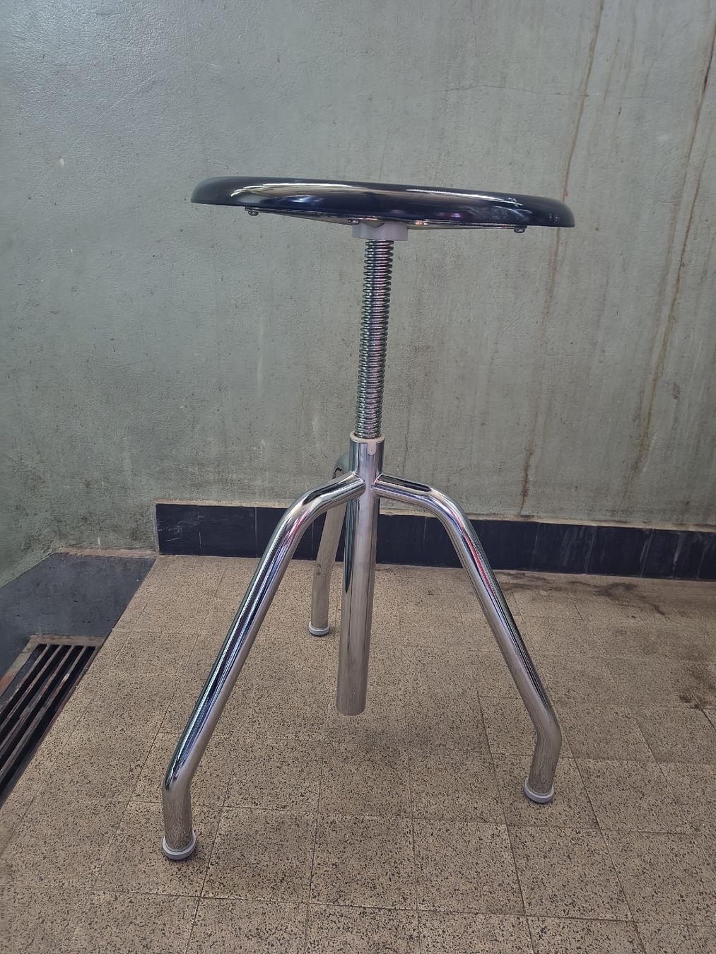 Hocker: Tabouret – Gebraucht aus La Chaux-de-Fonds von ZahidC