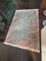 Neutraler Teppich grau-rosa