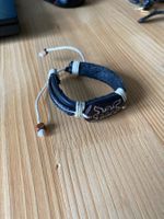 Trendiges Lederarmband mit speziellem Muster