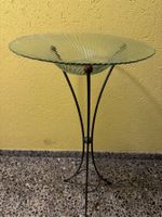 Dekorative Glasschale mit Metallständer