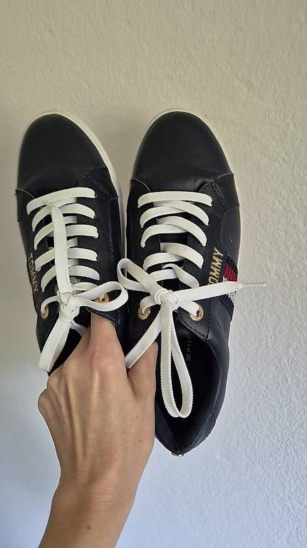 Tommy Hilfiger Damenschuhe: Scarpe Tommy Hilfiger numero 38 – Gebraucht aus Gudo von arl_lgk6