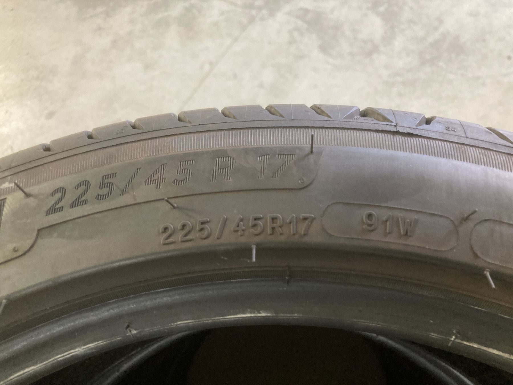 Michelin Pneus & Kompletträder: 225/45R17 Michelin Sommerpneu – Gebraucht aus Cham von Cham6332 4