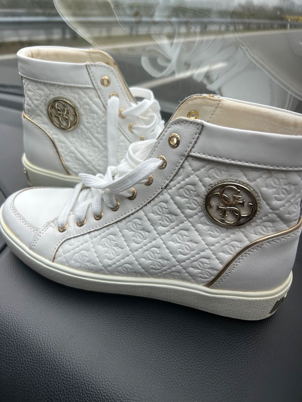 Guess Scarpe da donna: Sneackers – Usato da Biasca venduto da ghi_zx7h