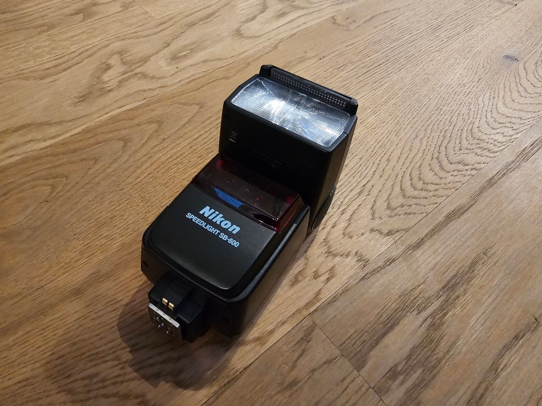 Nikon Flash: Nikon Speedlight SB-600 Blitzgerät mit Diffusor ab 1.- – Usato da Weiach venduto da xx-xx 1