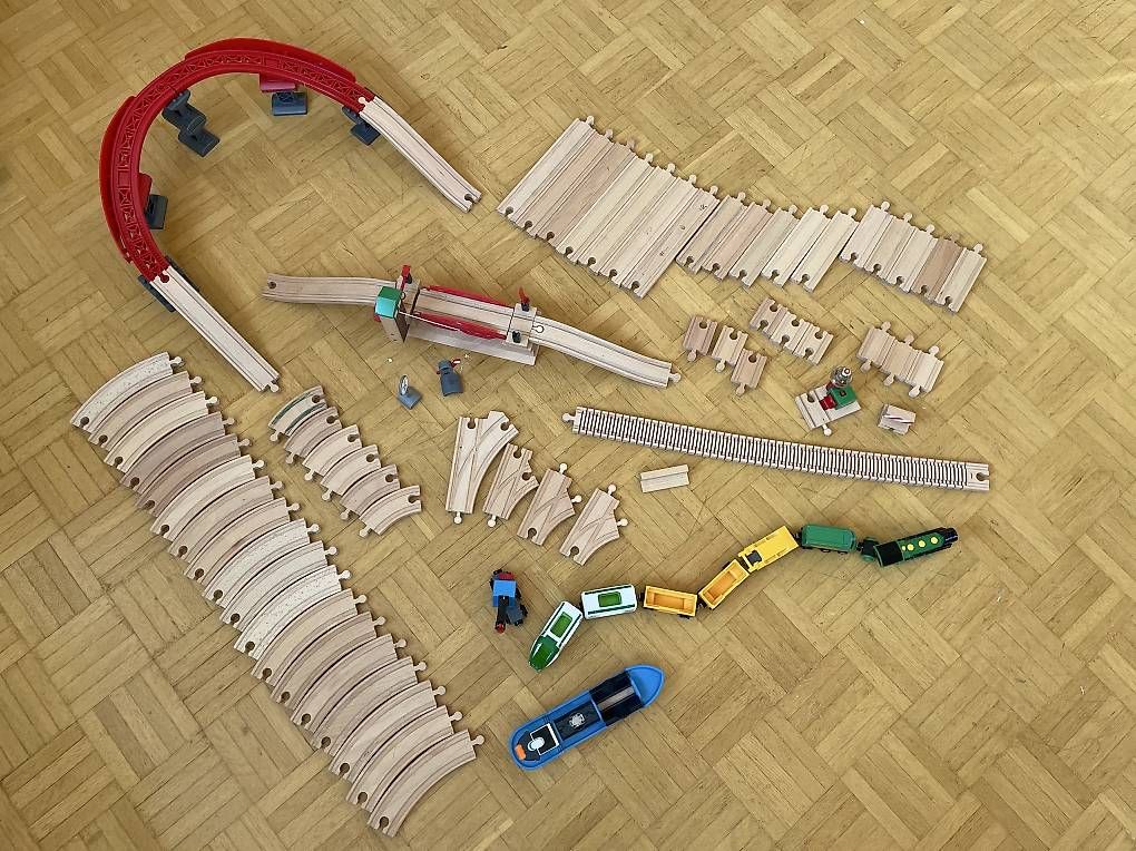 Brio Giocattoli: Brio Holzeisenbahn – Usato da Luzern venduto da Hempster