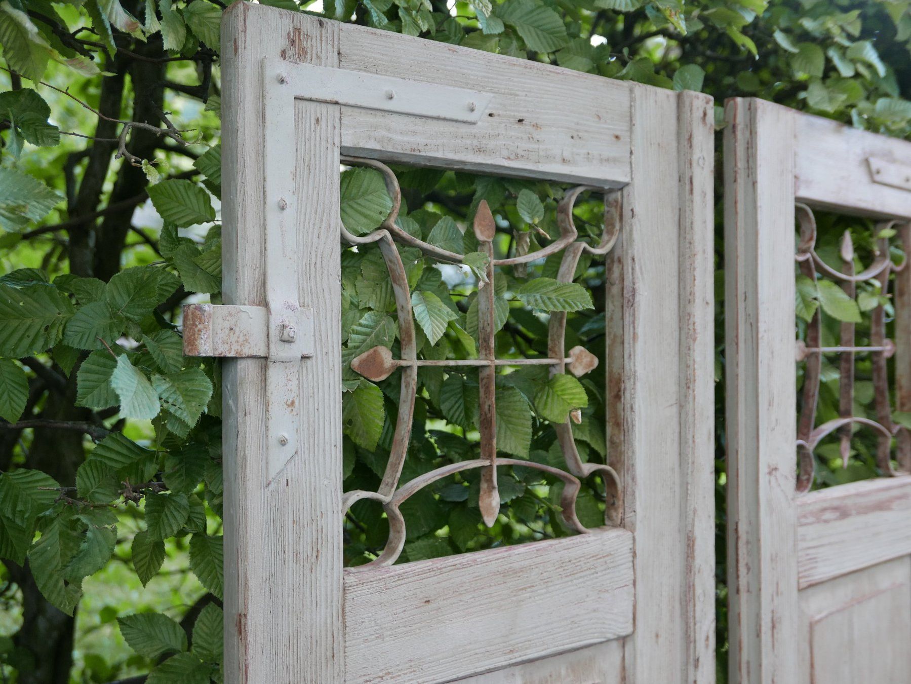 Porte: ANTIKE FENSTERLADEN MIT GITTER JUGENDSTIL – Usato da Balgach venduto da Zwischenraum 6