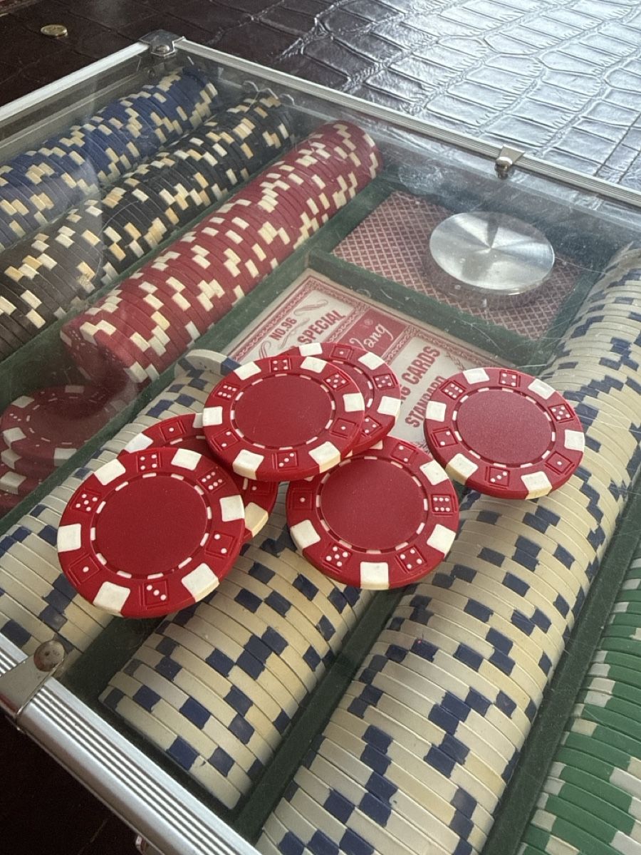 Spiele: Set de jetons de poker mallette jeu complet – Gebraucht aus Movelier von yje_y7qj 1