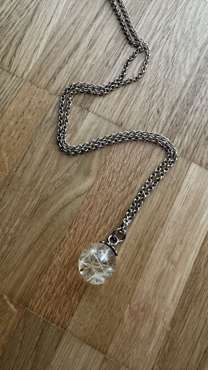 Catenine: Kette mit Löwenzahn-Anhänger in Glaskugel – Usato da Basel venduto da R__Mueller