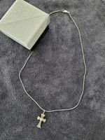 Halskette mit Kreuz Anhänger Silber Farbe guter Zustand