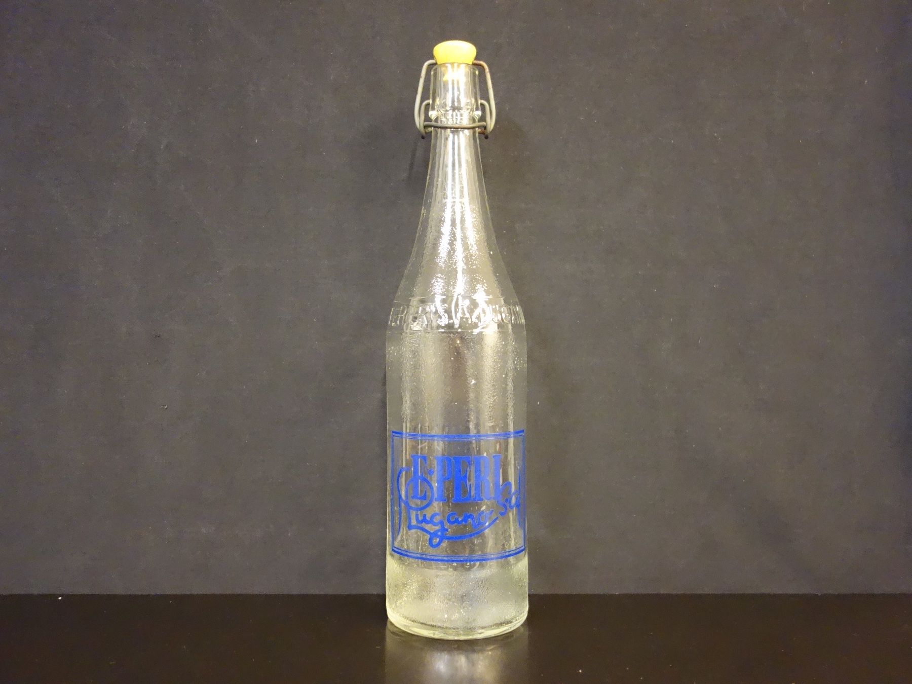 Bicchieri, Caraffe & Bottiglie: alte Flasche EMILIO E. PERI LUGANO 1962 ARANCIATA – Usato da Kerzers venduto da Flaschenposten