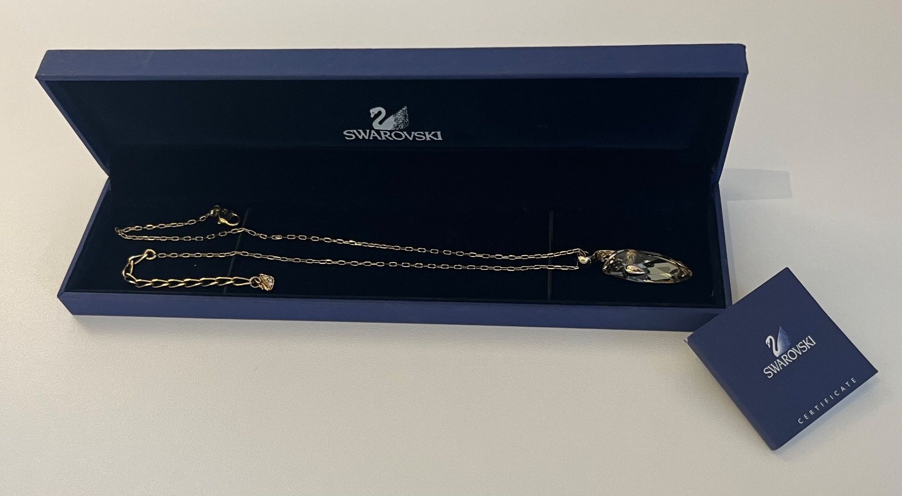 Swarovski Ketten: Swarovski Halskette mit grossem Kristall – Gebraucht aus Münchenstein von nel_57mj