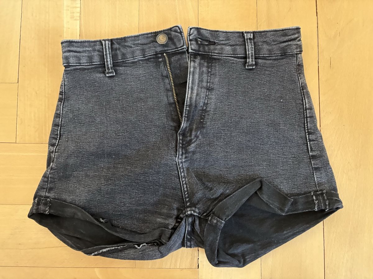Jeans: Graue Denim Shorts - Gr.M – Usato da Fribourg venduto da SaskiaD.