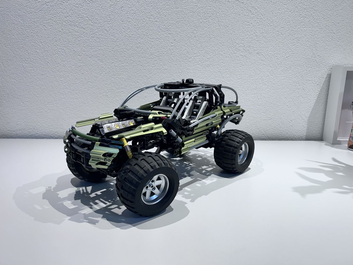 Lego Spielzeuge: Lego Technik 8466 4x4 Off-Roader – Gebraucht aus Goldach von Brickwerk