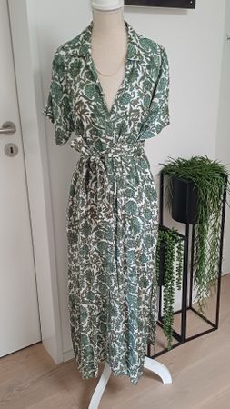 Kleid natura Blumenmuster gruen/weiss Grösse M guter Zustand