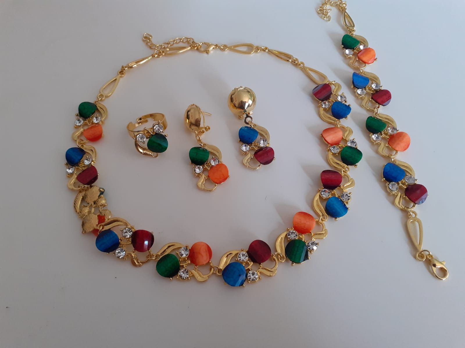 Altri gioielli: 4 teiliges Modeschmuck Set – Nuovo e nell'imballaggio originale da Stansstad venduto da kam_5wgj