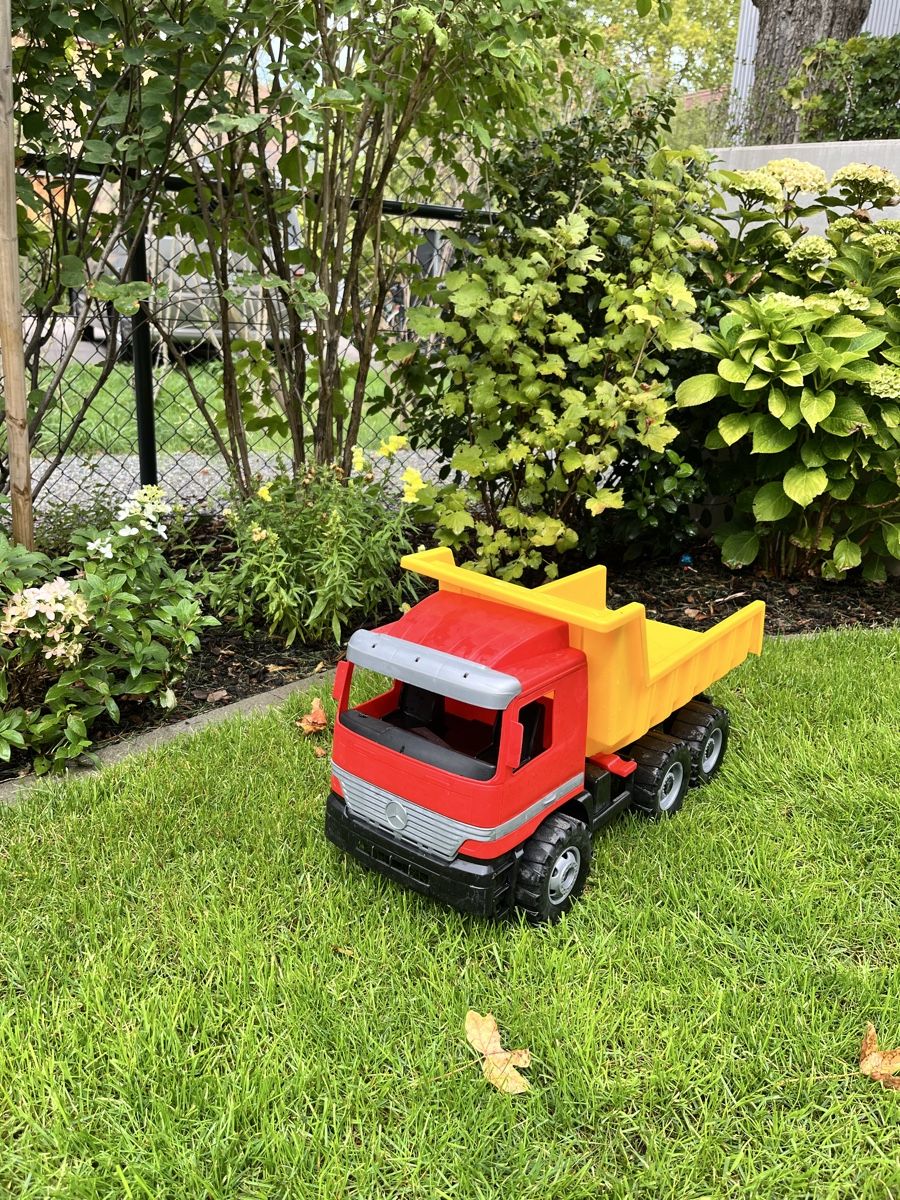 Giocattoli: Kipplastwagen gross 63 cm – Usato da Riehen venduto da YuriST 1