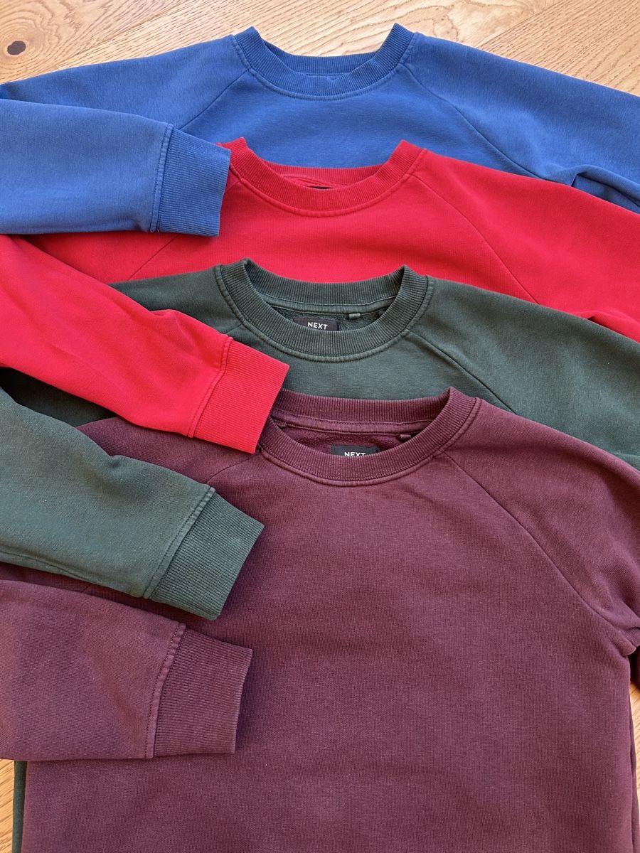 Next Kleiderpakete & -sets: 4 Sweatshirts Ge. 134  – Gebraucht aus Rothrist von szc_9dg5 1