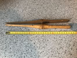 Pince à gants en bois - début XXe siècle