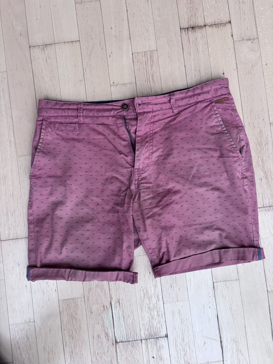 Pantaloni: Refinery Slim Summer Shorts, size 32, Pink with Pattern. – Usato da Zürich venduto da Grothschild