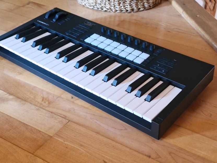 Novation Musikinstrumente: Novation Launchkey 37 mk4 - Midi Controller – Gebraucht aus Hinwil von Tigae 2