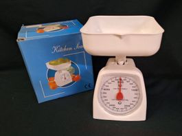 Küchenwaage "Kitchen Scale", Kunststoff weiss bis 5 Kg.