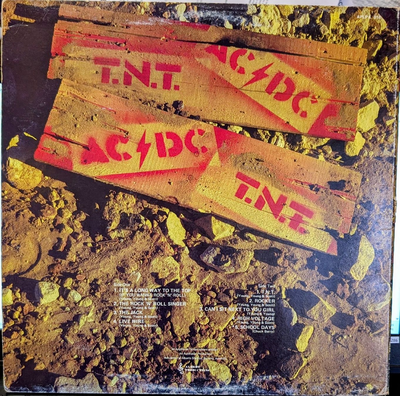Dischi in vinile: AC/DC - TNT - Albert Producions Top Zustand – Usato da Sarmenstorf venduto da bw68 1
